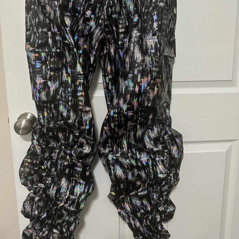 BRAND NEW AKIRA ENVISION ME RUCHED CARGO PANT IN BLACK